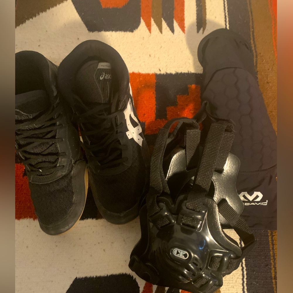 Men’s wrestling lot
